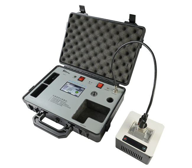 快速油品分析儀可在5分鐘內檢測出油品的污染程度。