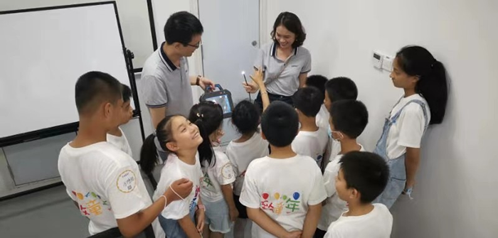 小朋友們走進亞泰，現場參觀，感受內窺鏡之奧秘